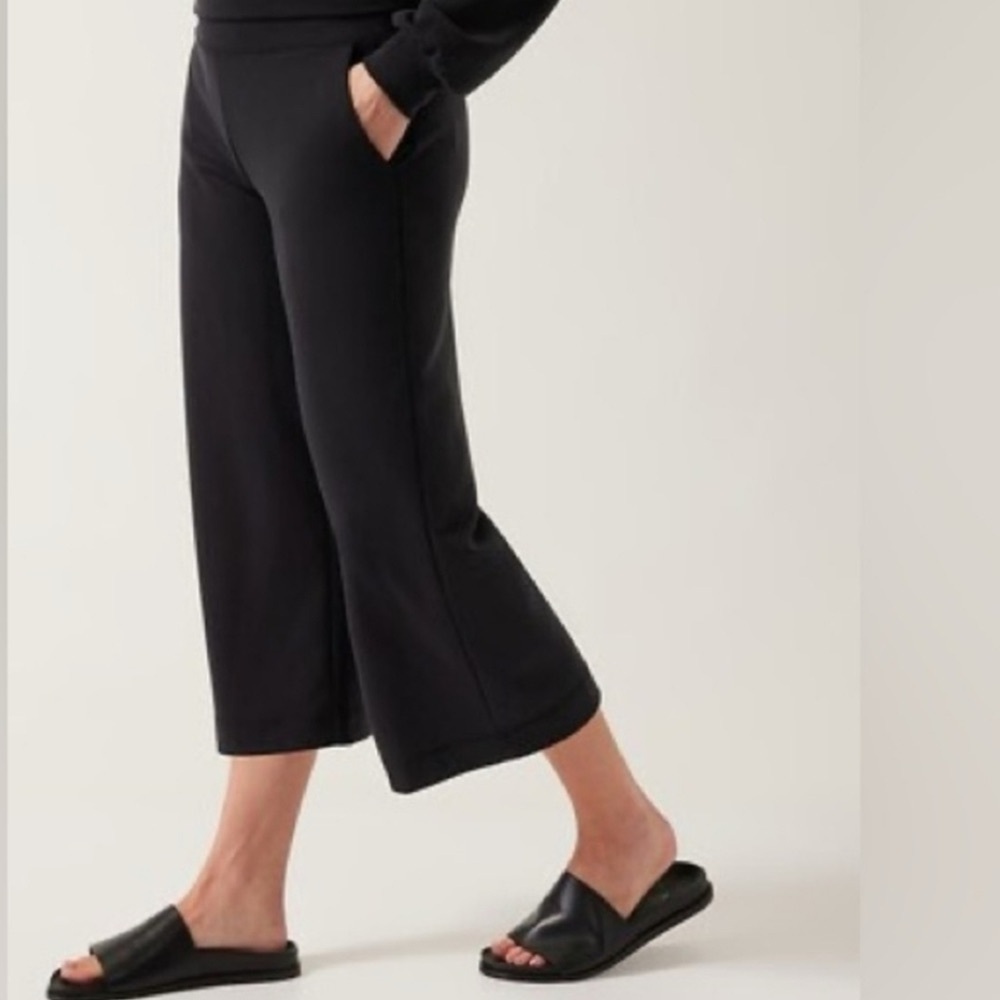 ATHLETA Seasoft Mid Rise Straight Crop SIZE S